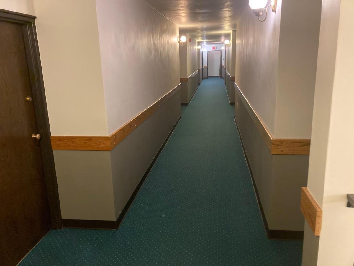 Landmark Motel クリントンビル エクステリア 写真